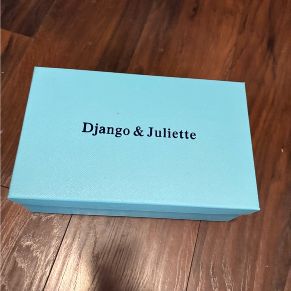 NWT, Django and Juliette size 9 White pearl, sparkly Ankle Strap Heels, leather - Picture 2 of 5